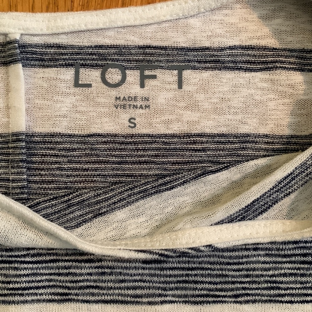 🌻Loft cream/navy striped linen-like top with dolman sleeves. Size S. - Picture 4 of 8